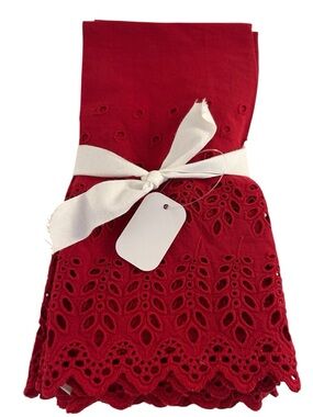 Potterybarn Red Eyelet Organic Cotton 4 pc. Napkin Set New with tags!